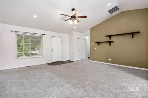Living - 1305 Lauren Ln, Filer, ID 83328 photo 3 of 5