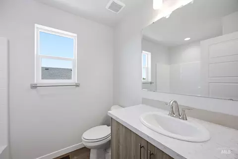 Bath - 7311 W Trumbull Ct, Eagle, ID 83616 photo 1 of 2