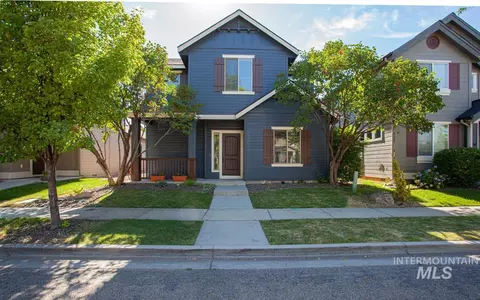 3967 N Park Crossing Ave, Meridian, ID 83646