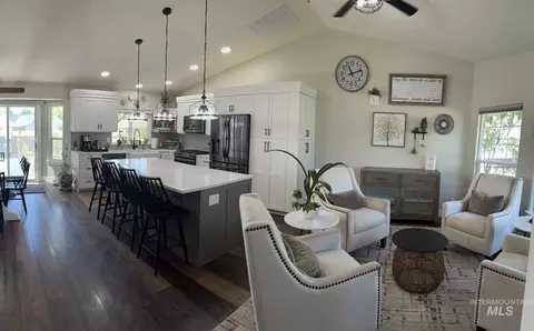 1827 W Lonesome Dove, Meridian, ID 83646