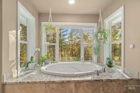 Bath - 435 River Pointe, Lenore, ID 83541 photo 2 of 4