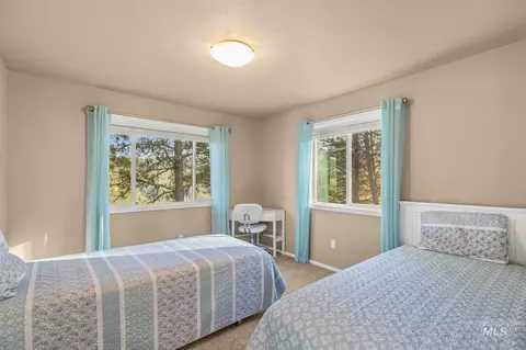 Bedroom - 435 River Pointe, Lenore, ID 83541 photo 3 of 4