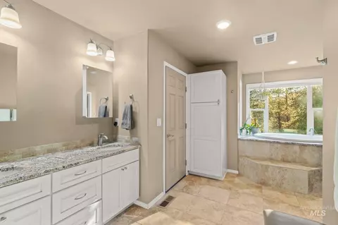 Bath - 435 River Pointe, Lenore, ID 83541 photo 1 of 4