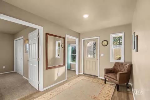 Entry Way - 435 River Pointe, Lenore, ID 83541 photo 2 of 2