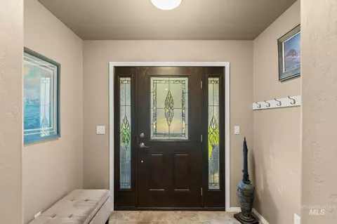 Entry Way - 435 River Pointe, Lenore, ID 83541 photo 1 of 2