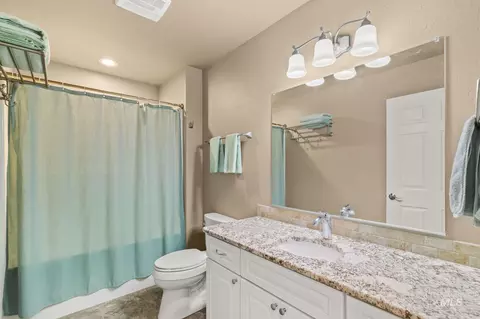 Bath - 435 River Pointe, Lenore, ID 83541 photo 3 of 4