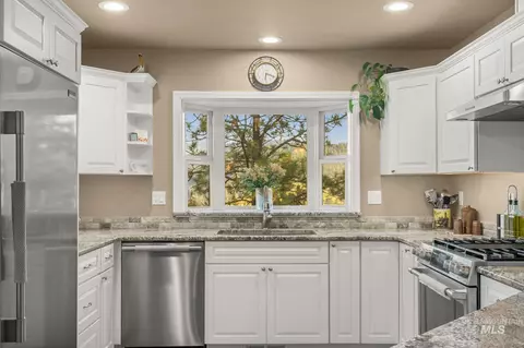 Kitchen - 435 River Pointe, Lenore, ID 83541 photo 2 of 2