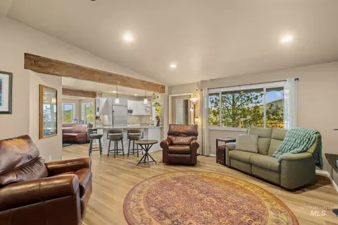 Living - 435 River Pointe, Lenore, ID 83541 photo 2 of 2