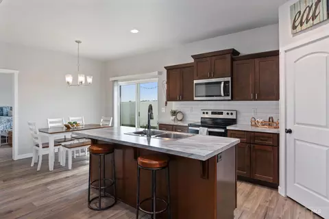 Kitchen - 1326 Concord St, Jerome, ID 83338 photo 6 of 10
