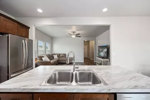 Kitchen - 1326 Concord St, Jerome, ID 83338 photo 9 of 10