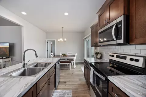 Kitchen - 1326 Concord St, Jerome, ID 83338 photo 8 of 10