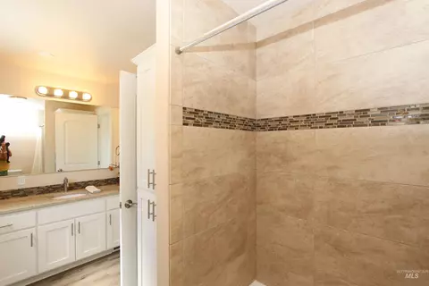 Bath - 904 3rd St, Asotin, WA 99402 photo 4 of 4