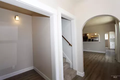Entry Way - 904 3rd St, Asotin, WA 99402 photo 1 of 2
