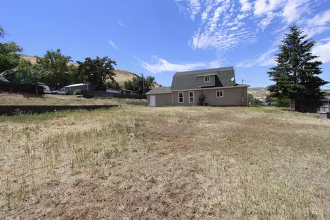 Exterior - 904 3rd St, Asotin, WA 99402 photo 5 of 11
