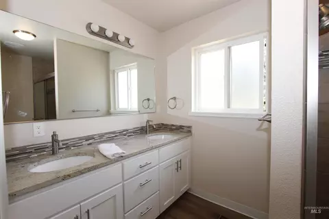 Bath - 904 3rd St, Asotin, WA 99402 photo 2 of 4