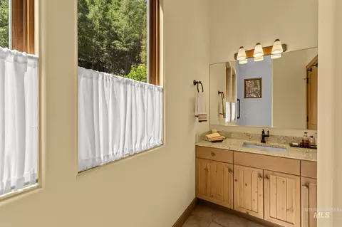 Bath - 210 Timberline Rd, Hailey, ID 83333 photo 4 of 4