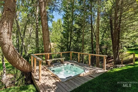 Exterior - 210 Timberline Rd, Hailey, ID 83333 photo 3 of 13