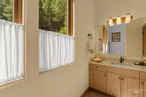 Bath - 210 Timberline Rd, Hailey, ID 83333 photo 3 of 4