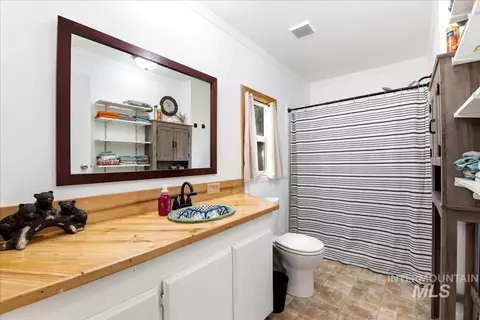 Bath - 7285 Mcelroy, Melba, ID 83641 photo 1 of 2