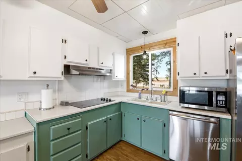 Kitchen - 7285 Mcelroy, Melba, ID 83641 photo 2 of 3