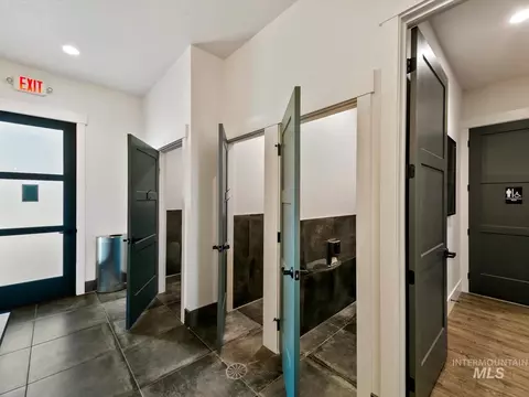 Bath - 3696 N Templeton Way, Eagle, ID 83616 photo 2 of 2