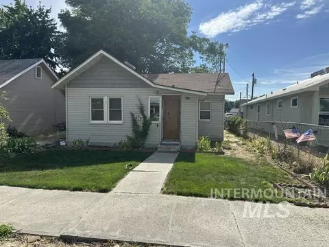 802 S Commercial Ave, Emmett, ID 83617