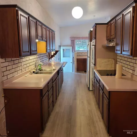 1298 E 2nd, Weiser, ID 83672 photo 5