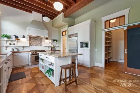 Kitchen - 1155 N Ballantyne, Eagle, ID 83616 photo 2 of 5