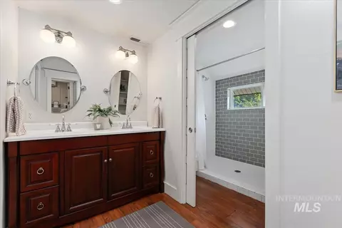 Bath - 1155 N Ballantyne, Eagle, ID 83616 photo 3 of 5