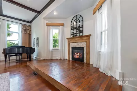 Living - 1155 N Ballantyne, Eagle, ID 83616 photo 4 of 5