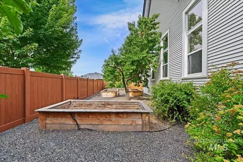 Exterior - 1155 N Ballantyne, Eagle, ID 83616 photo 7 of 8