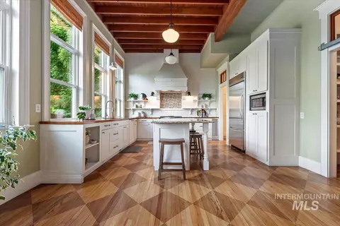 Kitchen - 1155 N Ballantyne, Eagle, ID 83616 photo 1 of 5
