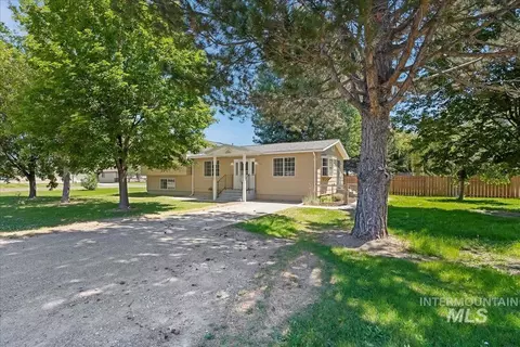 1940 Q St, Heyburn, ID 83336