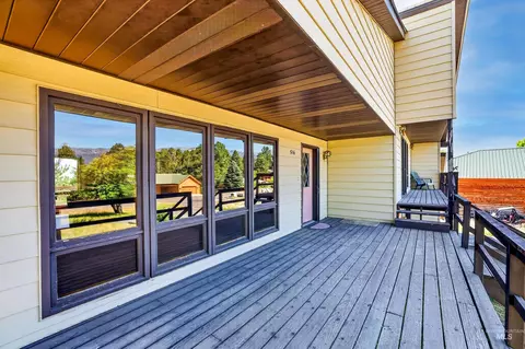 Exterior - 516 Skyline Dr, Cascade, ID 83611 photo 6 of 11