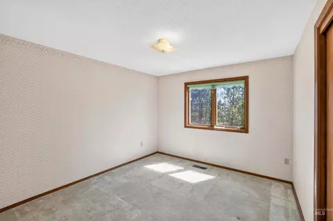 Bedroom - 516 Skyline Dr, Cascade, ID 83611 photo 7 of 7