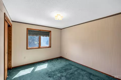Bedroom - 516 Skyline Dr, Cascade, ID 83611 photo 2 of 7