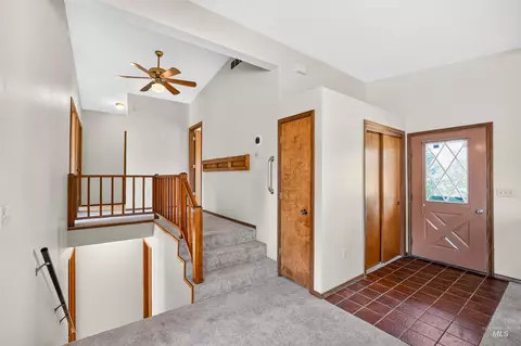 Entry Way - 516 Skyline Dr, Cascade, ID 83611 photo 2 of 4