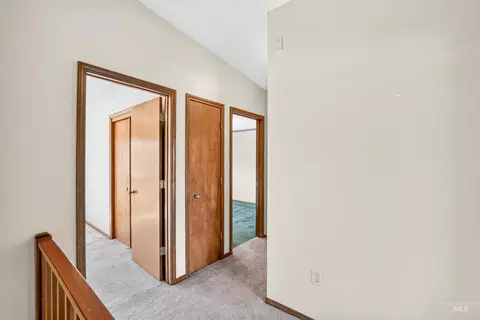 Entry Way - 516 Skyline Dr, Cascade, ID 83611 photo 4 of 4
