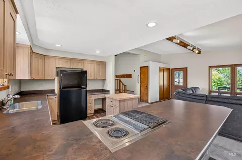 Kitchen - 516 Skyline Dr, Cascade, ID 83611 photo 2 of 4