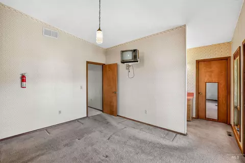 Bedroom - 516 Skyline Dr, Cascade, ID 83611 photo 1 of 7