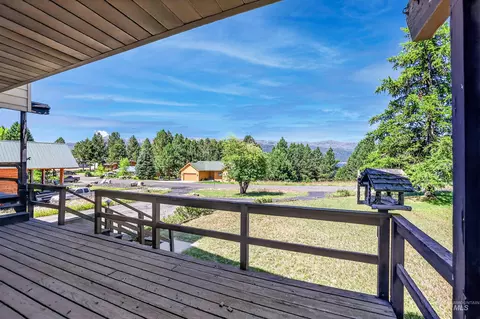 Exterior - 516 Skyline Dr, Cascade, ID 83611 photo 5 of 11