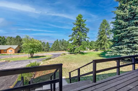 Exterior - 516 Skyline Dr, Cascade, ID 83611 photo 3 of 11