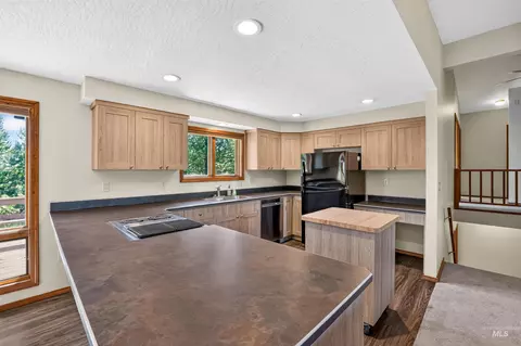 Kitchen - 516 Skyline Dr, Cascade, ID 83611 photo 1 of 4