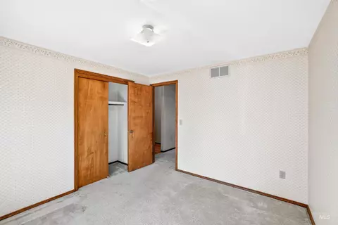 Bedroom - 516 Skyline Dr, Cascade, ID 83611 photo 5 of 7