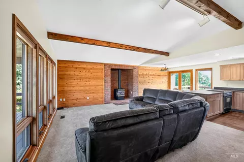 Living - 516 Skyline Dr, Cascade, ID 83611 photo 2 of 4