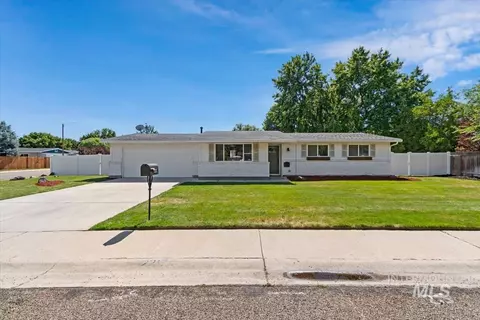 2217 N Middlefield Rd, Boise, ID 83704