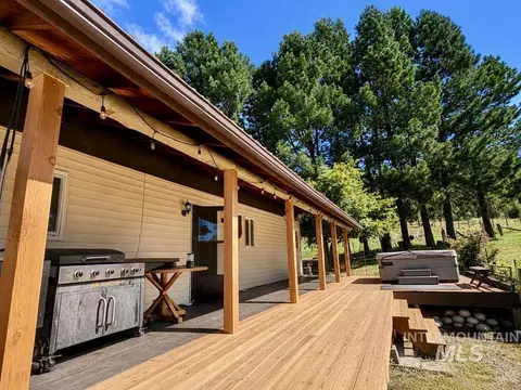 Exterior - 40 Atkin Ln, Cascade, ID 83611 photo 5 of 10