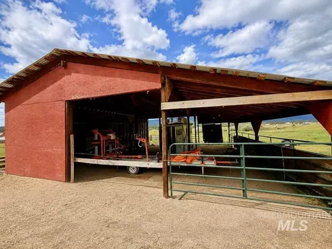 Exterior - 40 Atkin Ln, Cascade, ID 83611 photo 7 of 10