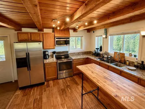 Kitchen - 40 Atkin Ln, Cascade, ID 83611 photo 1 of 2