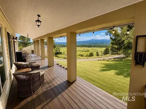 Exterior - 40 Atkin Ln, Cascade, ID 83611 photo 2 of 10
